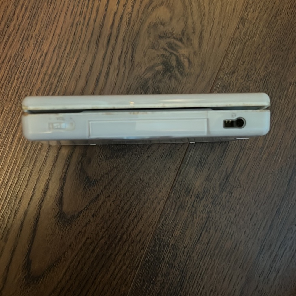 Nintendo DS Lite - Picture 7 of 10